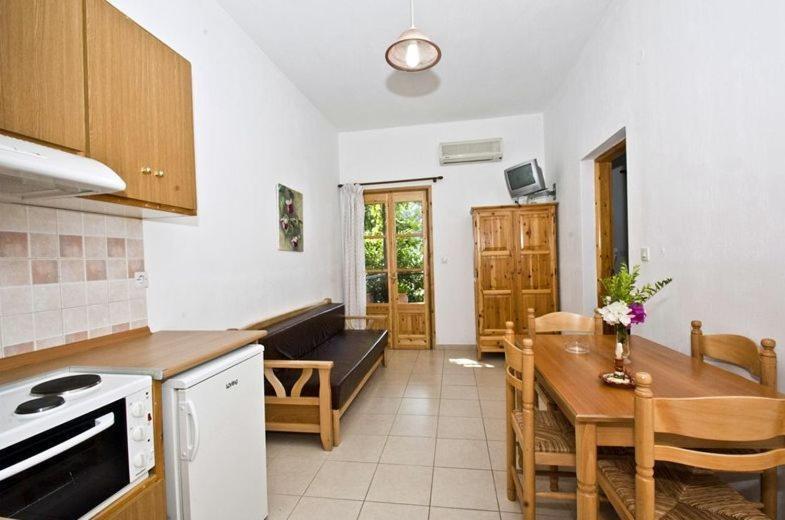 Athina Apartments นิโอไกลมา ห้อง รูปภาพ